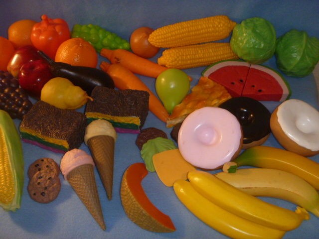   PLAY FOOD LOT CAKE ICECREAM PIE COOKIES DONUTS FRUIT VEGGIES+