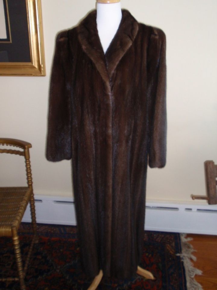 Bill Blass Furs Beautiful Full Length Pre Owned Mink Coat Excellent 