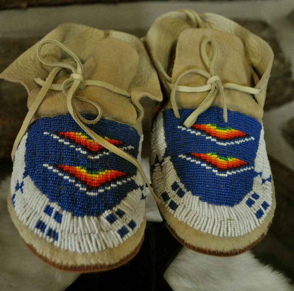 native american beaded moccasins in Clothing & Moccasins