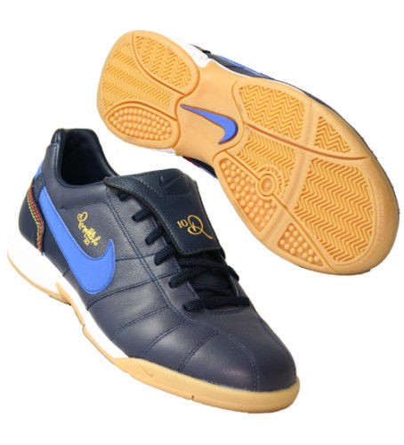 NIKE JR TIEMPO RONALDINHO IC FOOTBALL TRAINERS UK 3.5