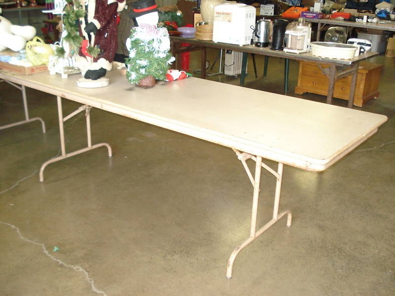   DISPLAY TABLE   VINTAGE   FOLDING LEGS    BANQUET  YARD PARTY   TABLES