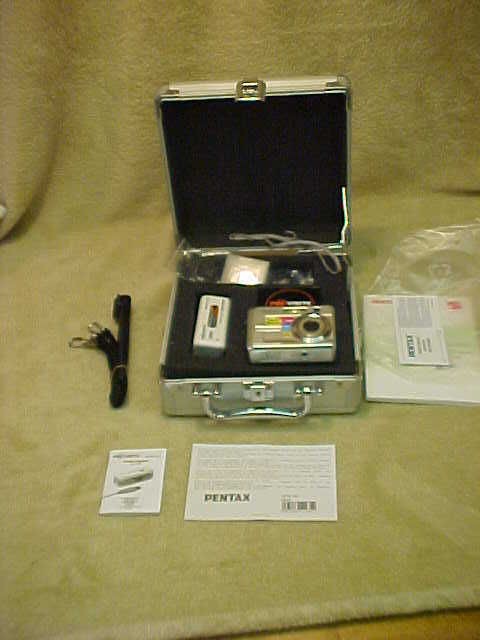 CAMERA OPTIO PENTAX MINT IN METAL TRAVEL CASE BARELY USED IN MINT 