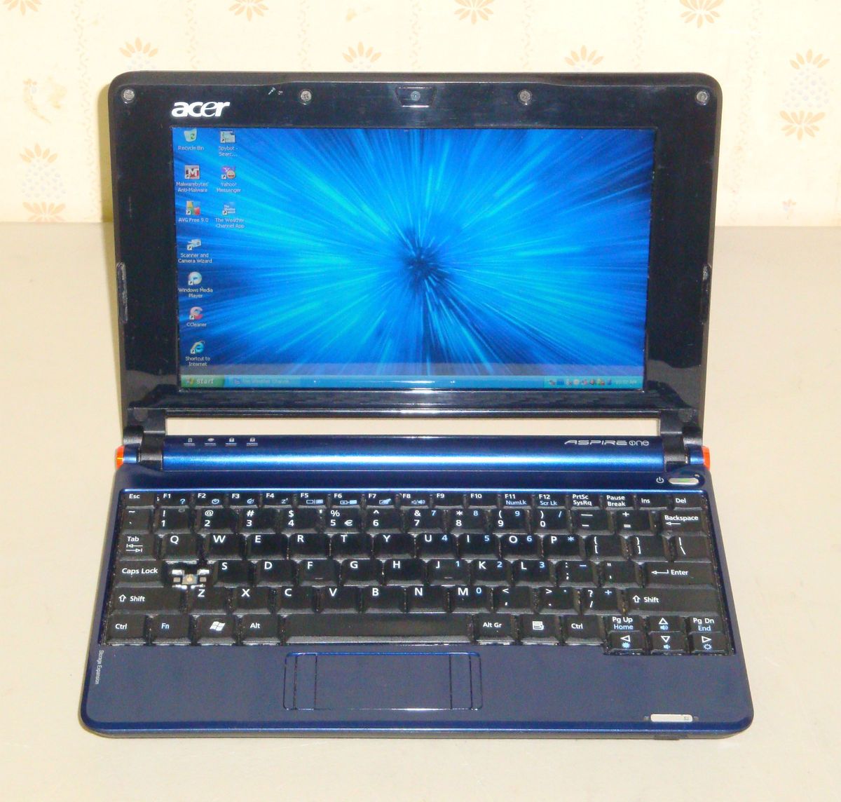 Acer Aspire One Series ZG5 Netbook PC Laptop Computer