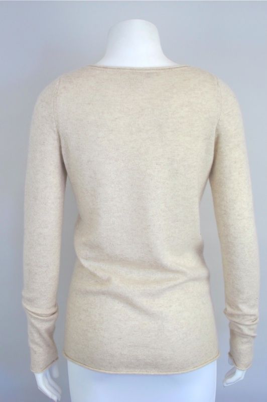   1388 QI at SOCIALITE AUCTIONS Sz S Oatmeal Cashmere Crew Neck Sweater