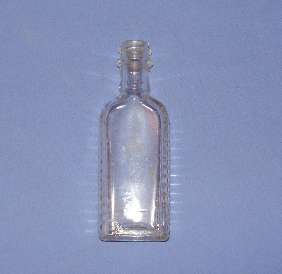   Antique Clear Glass Scew Cap Collectible Vanilla Extract Bottle
