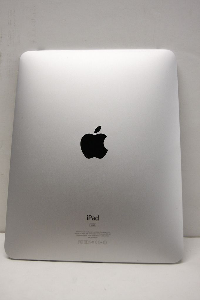 Apple iPad 1G (First Generation) MB292LL/A Tablet Computer 16GB Wifi 