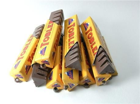 10 x Findings Charms Plastic Chocolate Toblerone Yellow