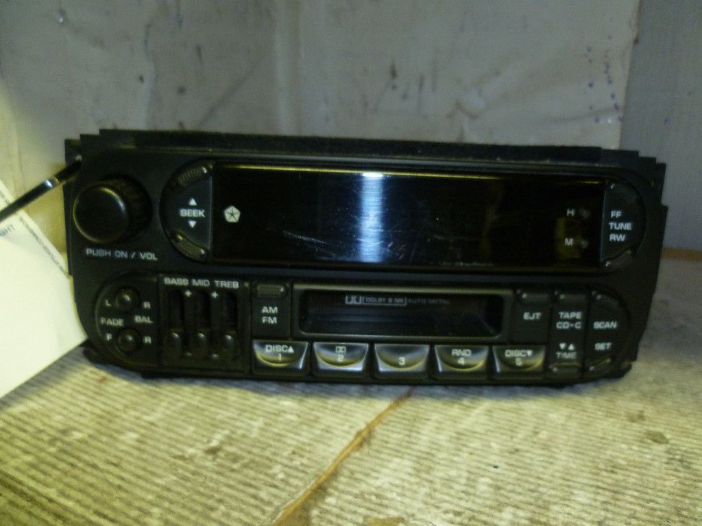 01 02 Dodge Dakota Durango Radio Cassette with Cd Changer Control