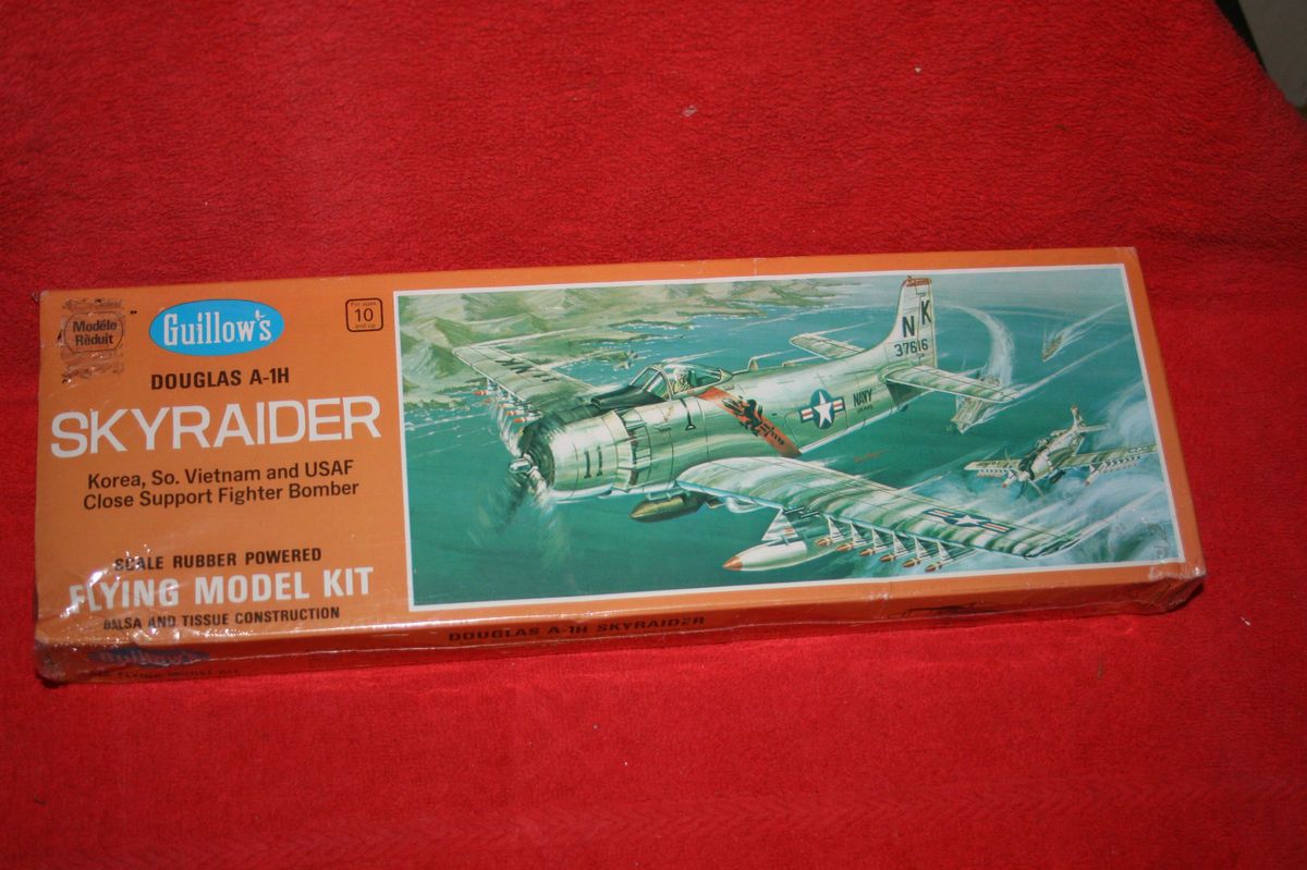 Guillows Douglas A 1H Skyraider Flying Model Kit 1 25 Scale