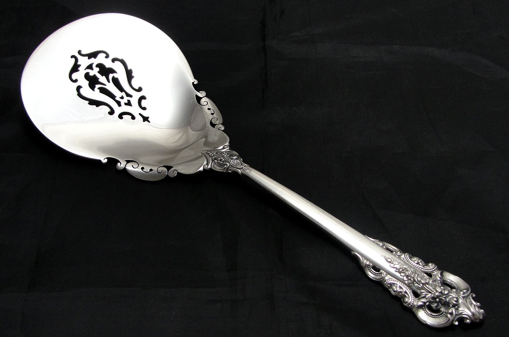 Wallace Grande Baroque Sterling Old Style Tomato Server