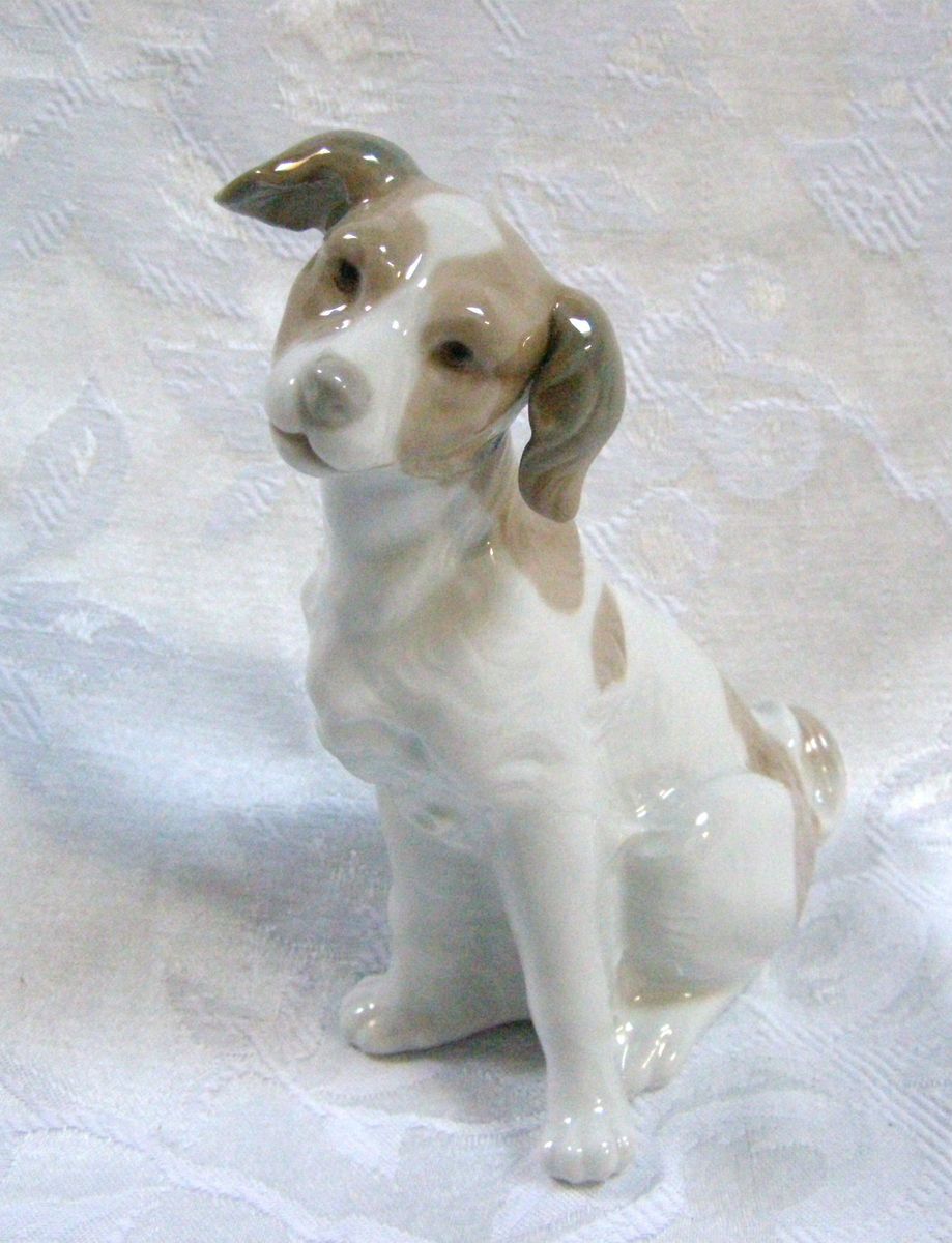 Nao by Lladro Inquisitive Dog Made in Spain 1978