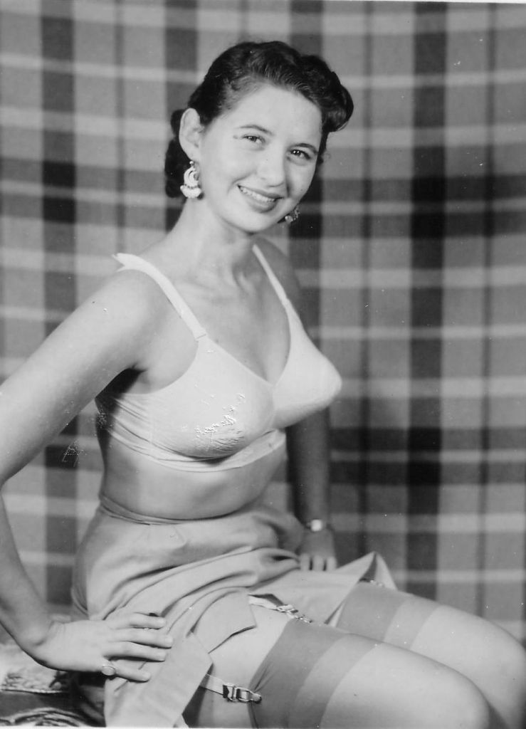 Vintage brunette PIN up 1940s photo 5x7 silk stockings bra #9625.